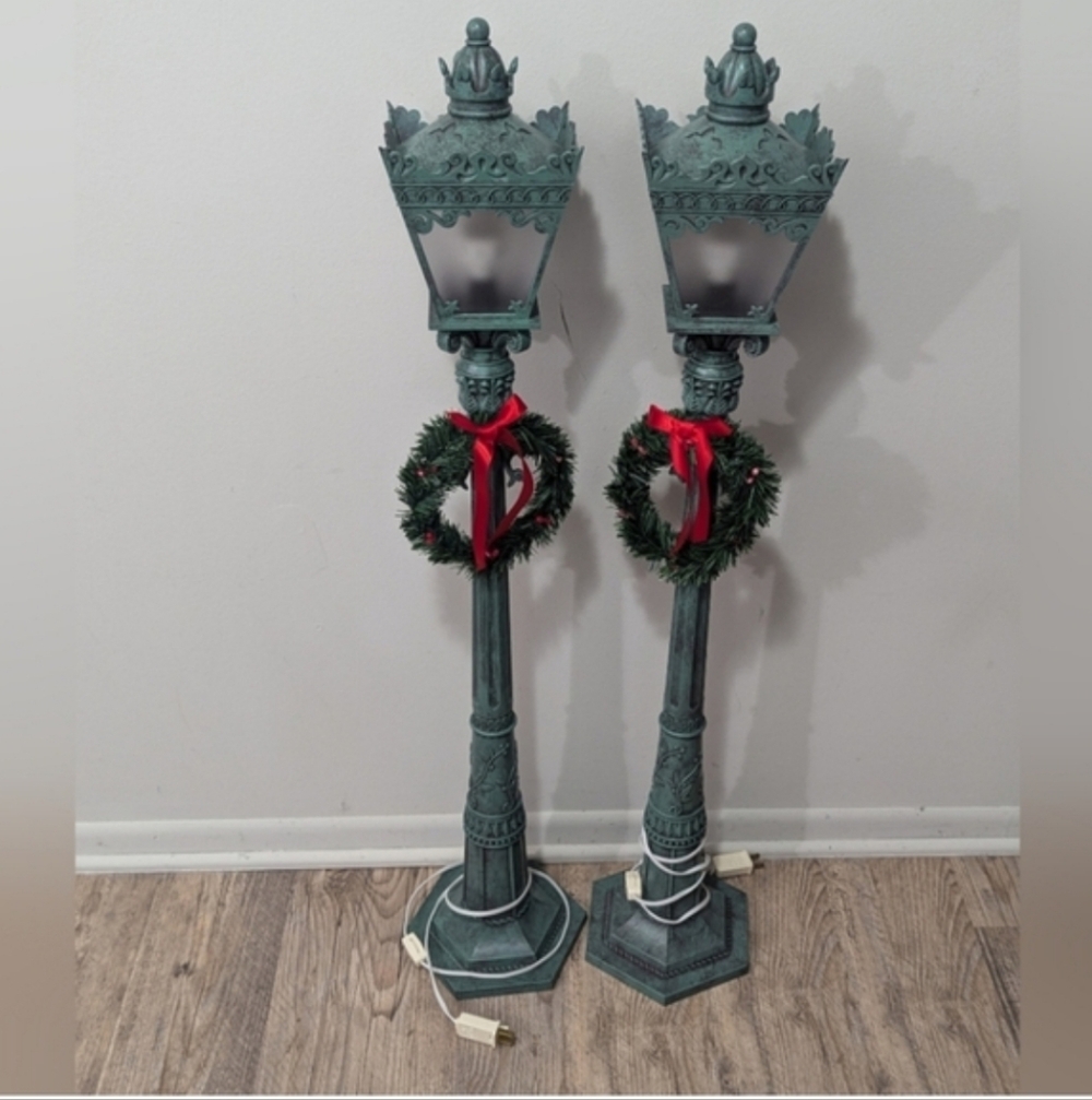 Pottery Barn CHARLES DICKENS Christmas Lighted Lanterns Aged Green W/Wreaths